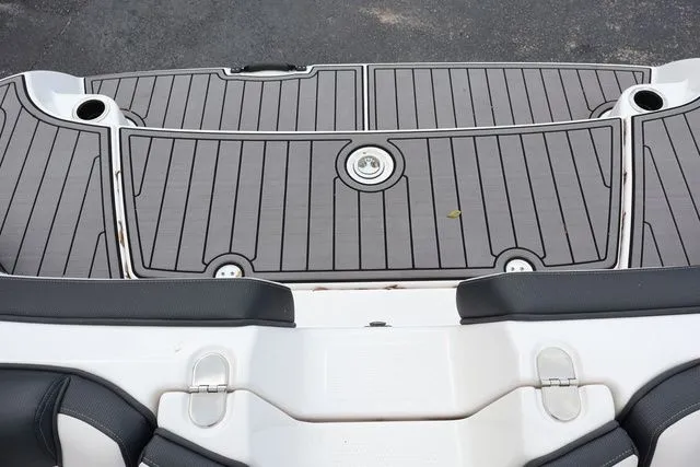 Slide: The Image of Yamaha SX195 2019 - 18