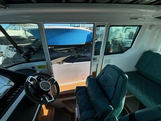 Slide: The Image of Axopar 28 Cabin 2023 - 18