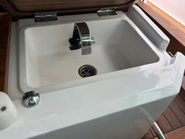 Slide: The Image of Axopar 28 Cabin 2023 - 23