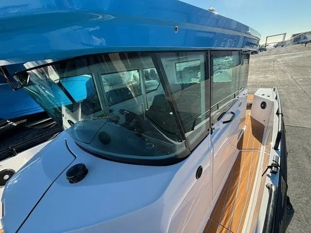 Slide: The Image of Axopar 28 Cabin 2023 - 8