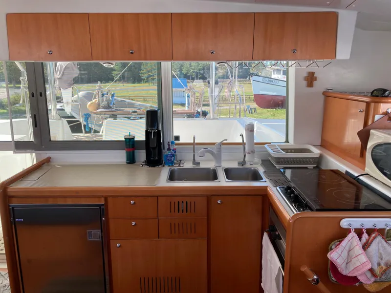 Slide: The Image of Interior of Lagoon 420 yacht kitchen, 2007 model. - 35