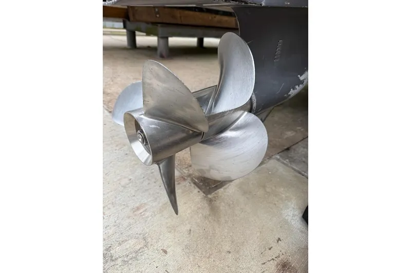Slide: The Image of Stainless steel propeller of 1997 Four Winns 238 Vista boat on concrete surface. - 20