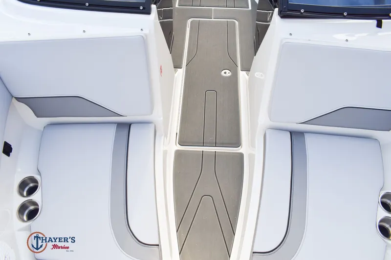 Slide: The Image of Bayliner V20 2026 - 10