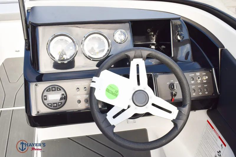 Slide: The Image of Bayliner V20 2026 - 16