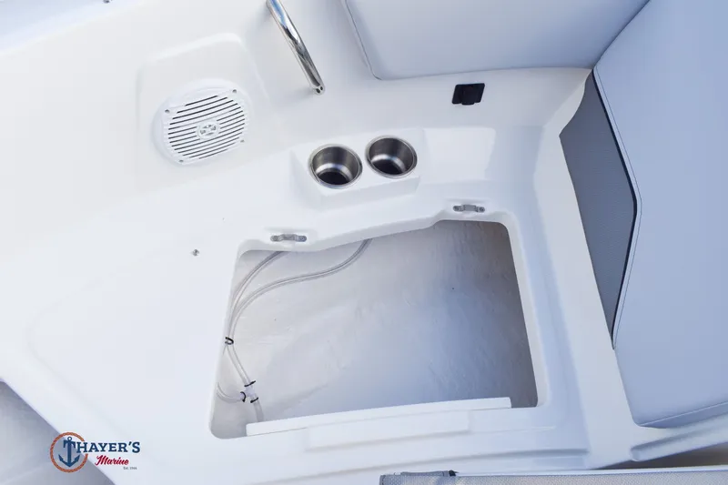 Slide: The Image of Bayliner V20 2026 - 27