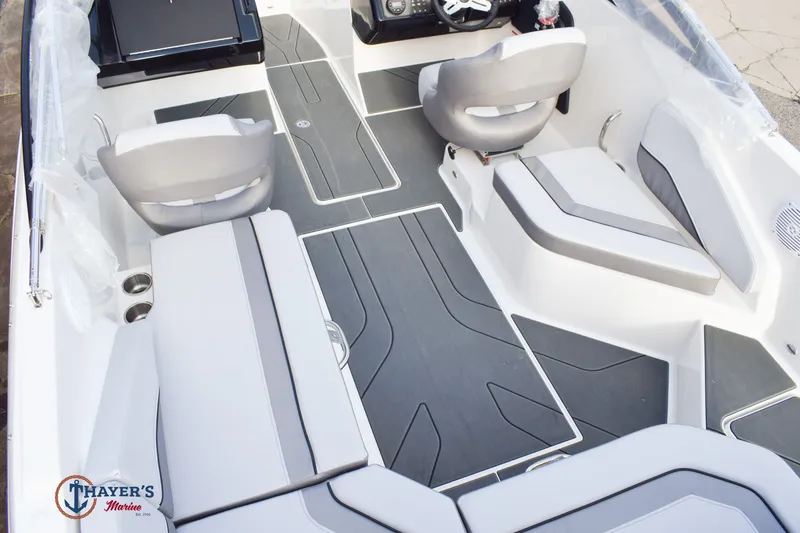 Slide: The Image of Bayliner V20 2026 - 7