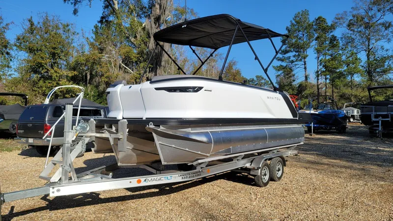 Slide: The Image of Manitou Cruise 20 Max Bench 2025 - 2