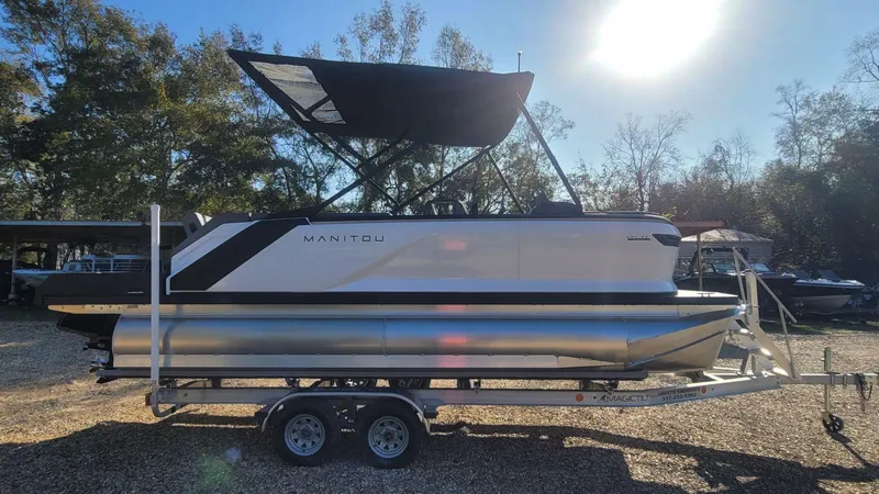 Slide: The Image of Manitou Cruise 20 Max Bench 2025 - 5