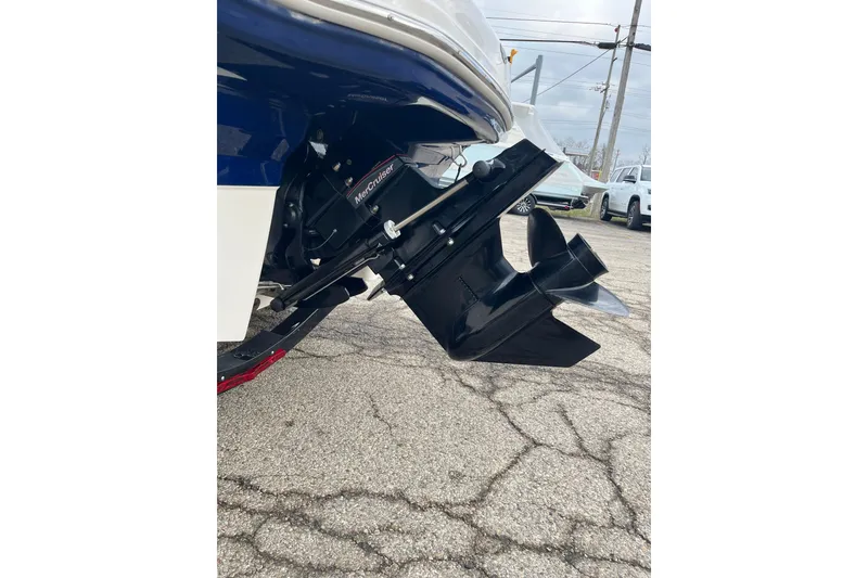 Slide: The Image of 2020 Chaparral 21 SSi Ski & Fish boat with MerCruiser outdrive on pavement. - 18