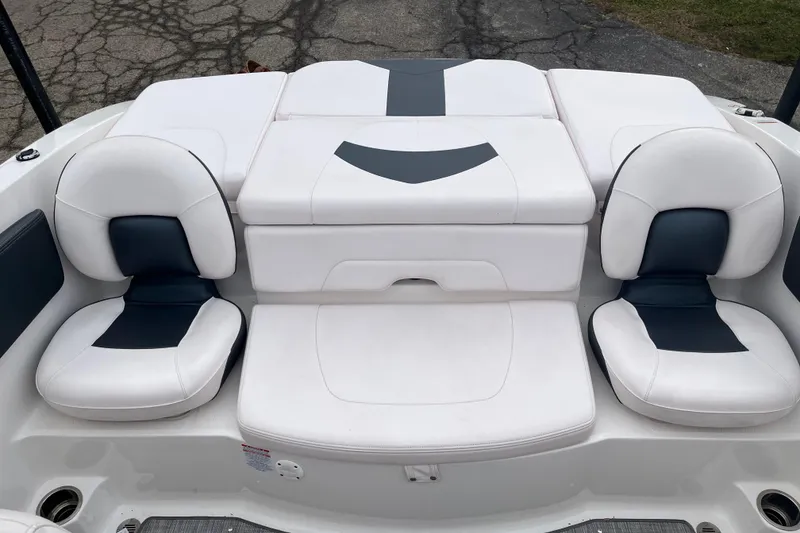 Slide: The Image of 2020 Chaparral 21 SSi Ski & Fish boat interior with white and navy seating. - 5