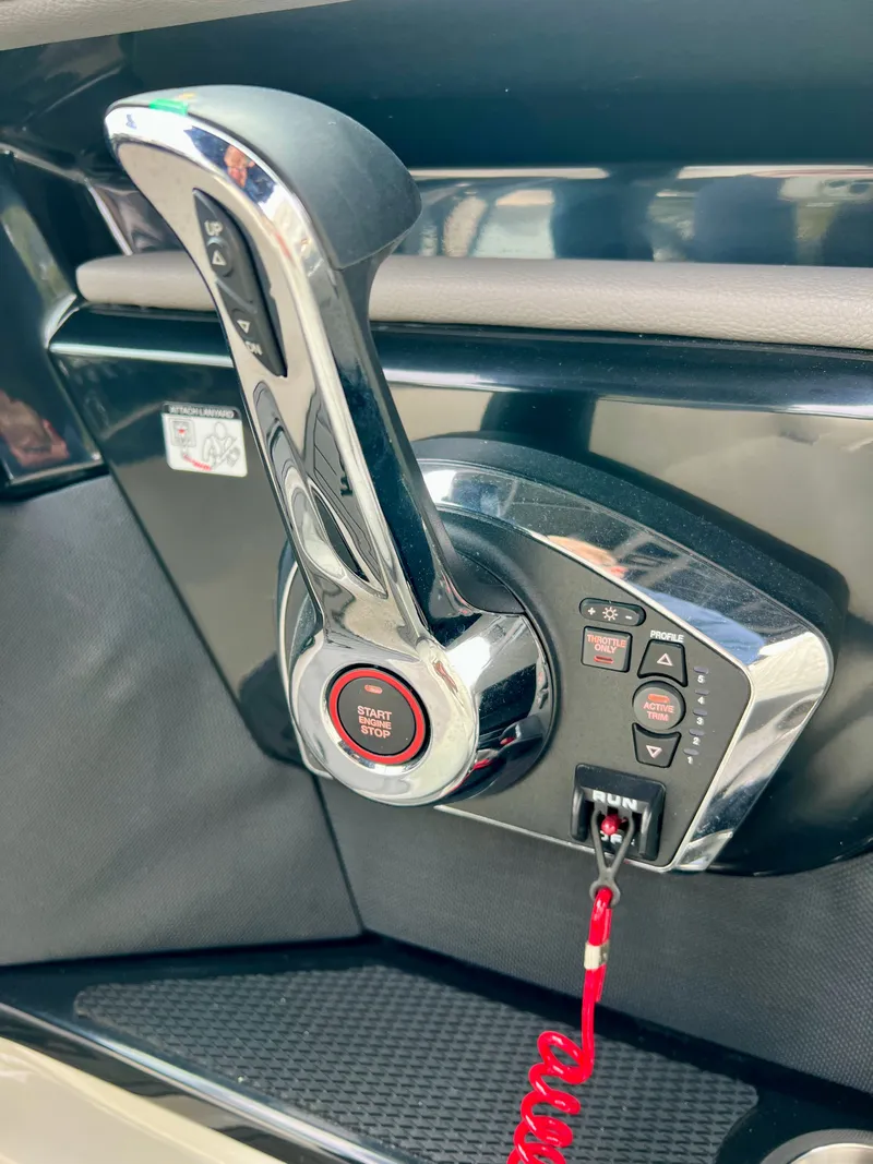 Slide: The Image of 2024 Sea Ray SLX 260 Outboard throttle and start button. - 16