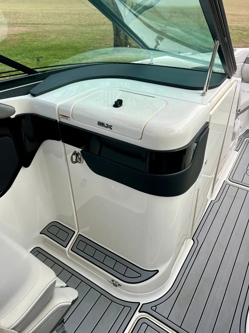 Slide: The Image of Interior of 2024 Sea Ray SLX 260 Outboard with modern design. - 19