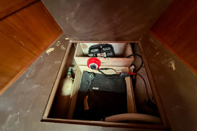 Slide: The Image of 1983 Morgan Catilina battery compartment with wiring and red switch. - 157