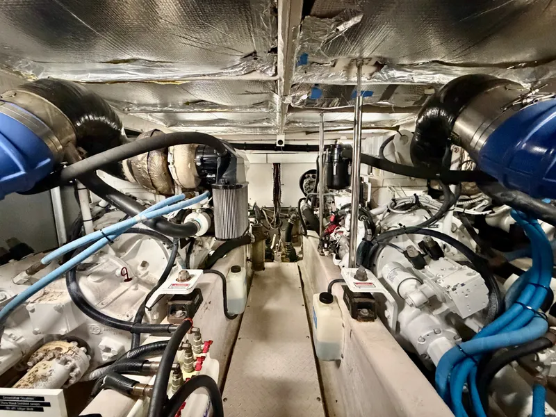 Slide: The Image of Sea Ray 52 Sedan Bridge 2006 - 17