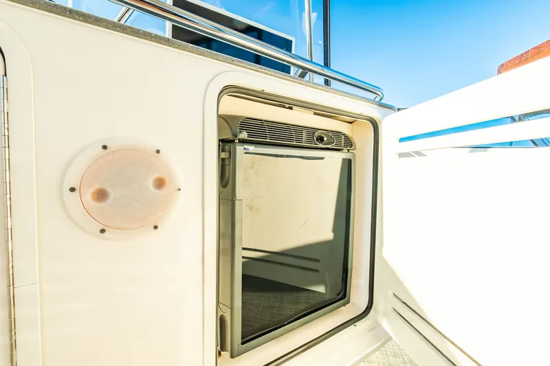 Slide: The Image of Sea Ray 52 Sedan Bridge 2006 - 28