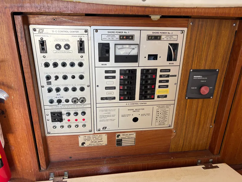 Slide: The Image of Trojan 32 Sedan 1986 - 60