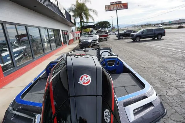 Slide: The Image of Ranger Z520 2025 - 16