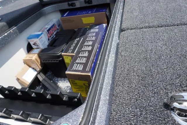 Slide: The Image of Ranger Z521R, Includes Trailer 2024 - 12