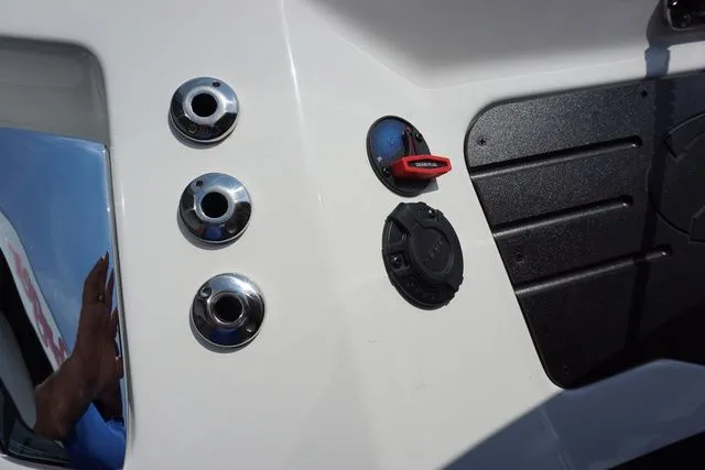 Slide: The Image of Ranger Z521R, Includes Trailer 2024 - 28