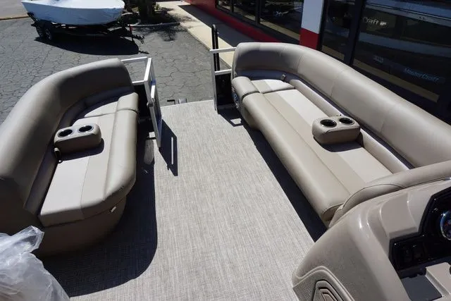 Slide: The Image of Ranger 200C - Includes Trailer 2025 - 12