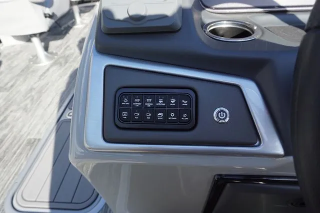 Slide: The Image of Ranger 223FC 2025 - 21