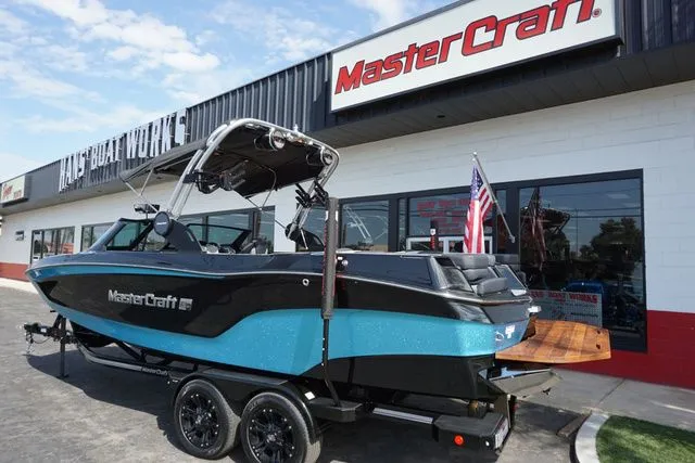 Slide: The Image of MasterCraft XT24 - Closeout 2024 - 15