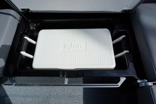 Slide: The Image of MasterCraft XT24 - Closeout 2024 - 24