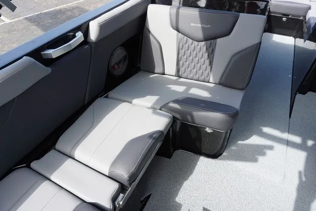 Slide: The Image of MasterCraft XT24 - Closeout 2024 - 27