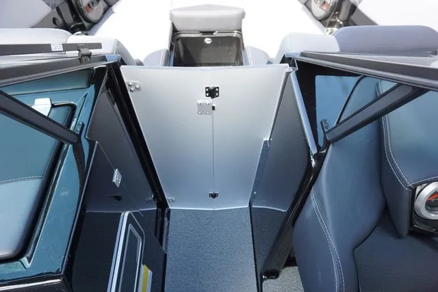 Slide: The Image of MasterCraft XT24 - Closeout 2024 - 31