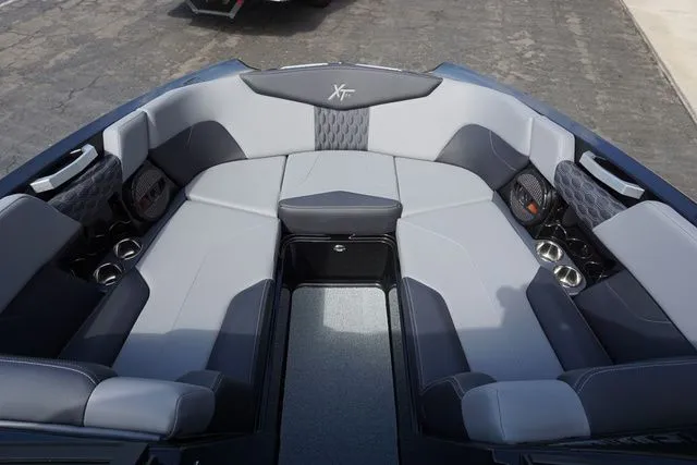 Slide: The Image of MasterCraft XT24 - Closeout 2024 - 32