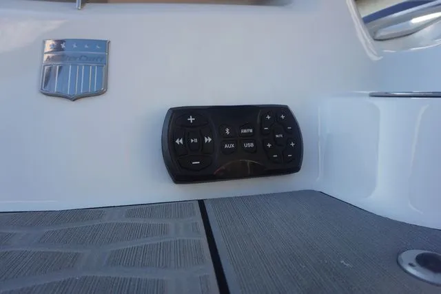 Slide: The Image of MasterCraft X24 2022 - 15