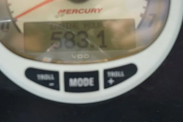 Slide: The Image of Boston Whaler 23 Conquest 2000 - 15