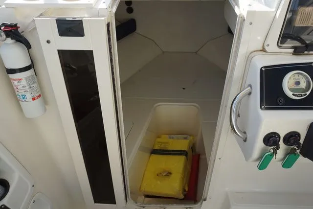 Slide: The Image of Boston Whaler 23 Conquest 2000 - 16