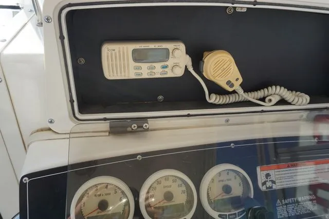 Slide: The Image of Boston Whaler 23 Conquest 2000 - 18