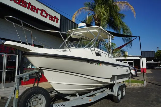 Slide: The Image of Boston Whaler 23 Conquest 2000 - 19