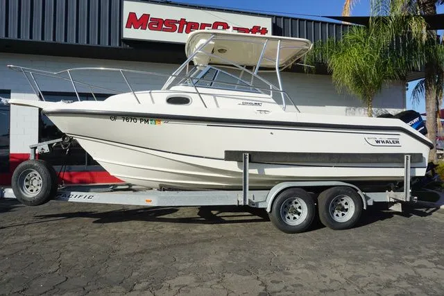 Slide: The Image of Boston Whaler 23 Conquest 2000 - 20