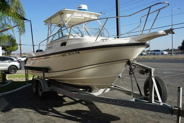 Slide: The Image of Boston Whaler 23 Conquest 2000 - 8