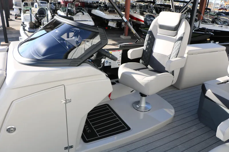 Slide: The Image of Captain's seat of 2026 Sylvan L3 DLZ boat, featuring modern design and comfortable seating. - 24