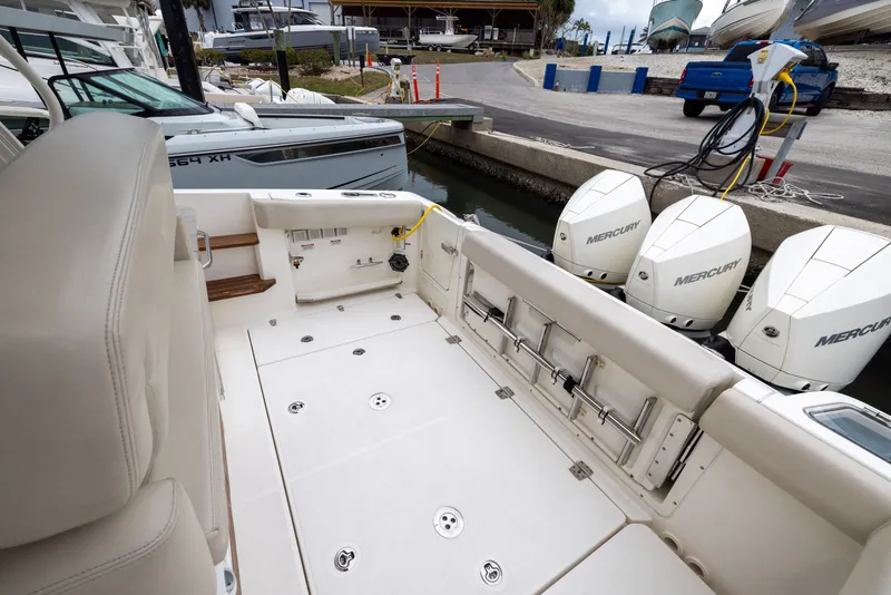 Slide: The Image of Boston Whaler 350 Realm 2023 - 17