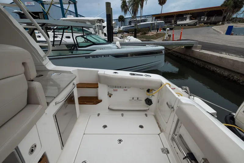 Slide: The Image of Boston Whaler 350 Realm 2023 - 20