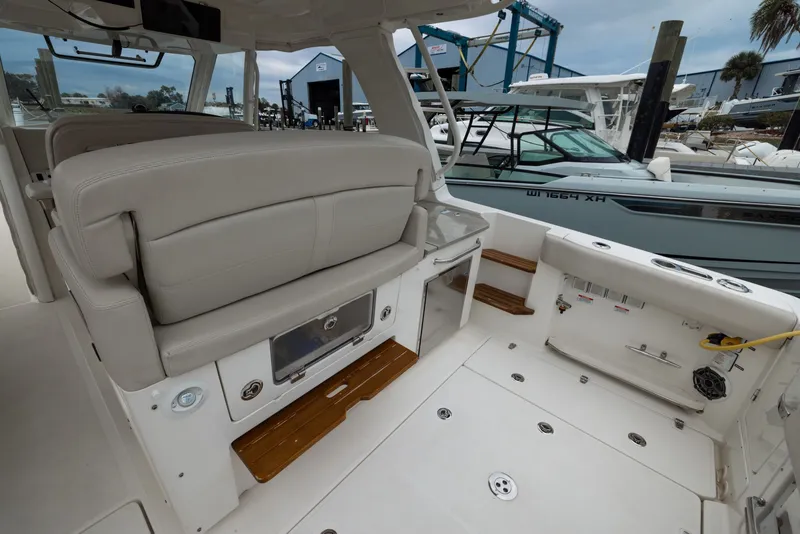 Slide: The Image of Boston Whaler 350 Realm 2023 - 21