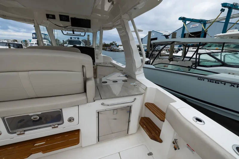 Slide: The Image of Boston Whaler 350 Realm 2023 - 22