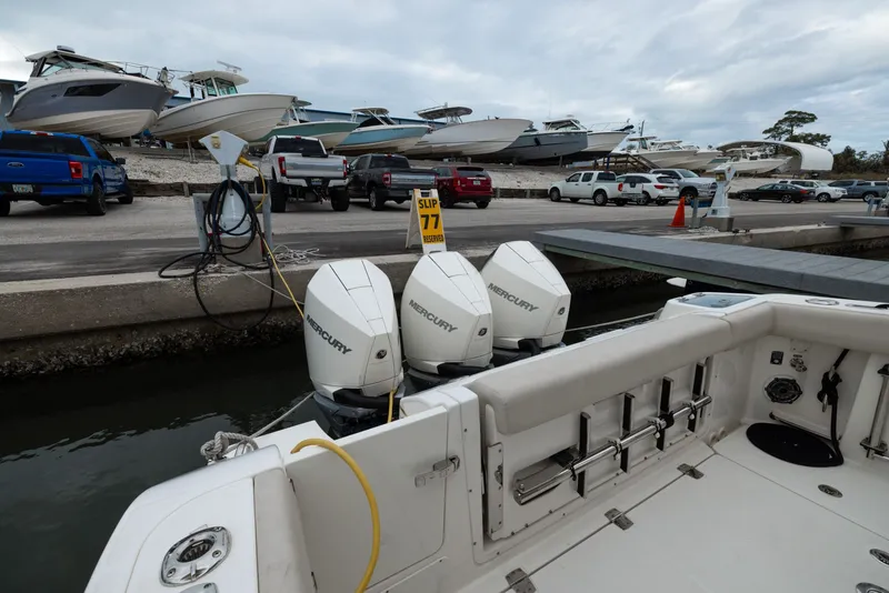 Slide: The Image of Boston Whaler 350 Realm 2023 - 25
