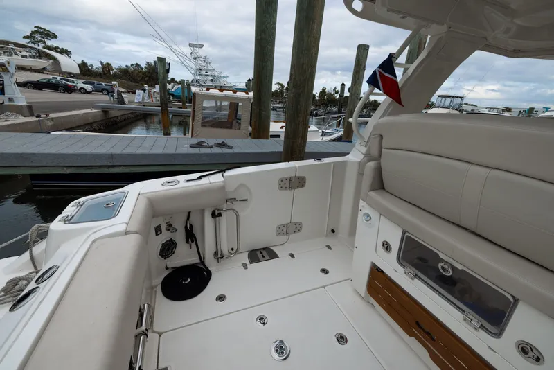 Slide: The Image of Boston Whaler 350 Realm 2023 - 29