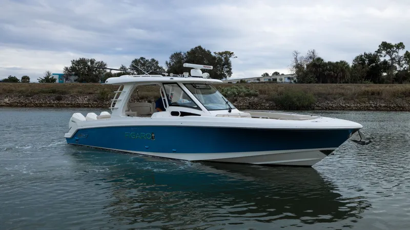 Slide: The Image of Boston Whaler 350 Realm 2023 - 3