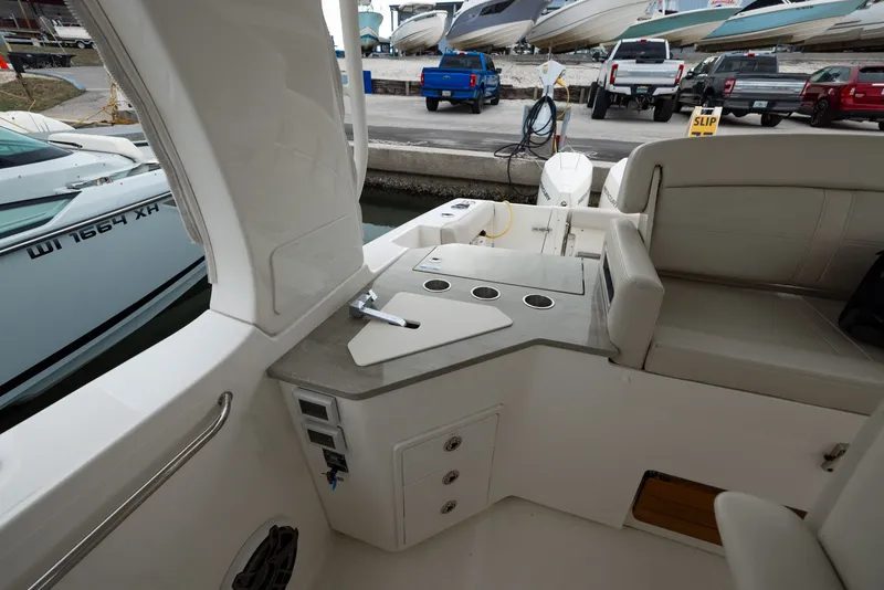 Slide: The Image of Boston Whaler 350 Realm 2023 - 30
