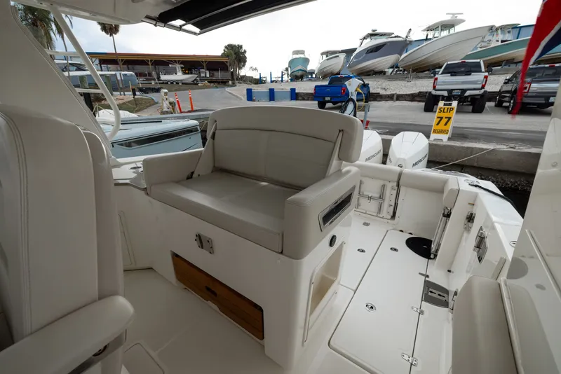 Slide: The Image of Boston Whaler 350 Realm 2023 - 31