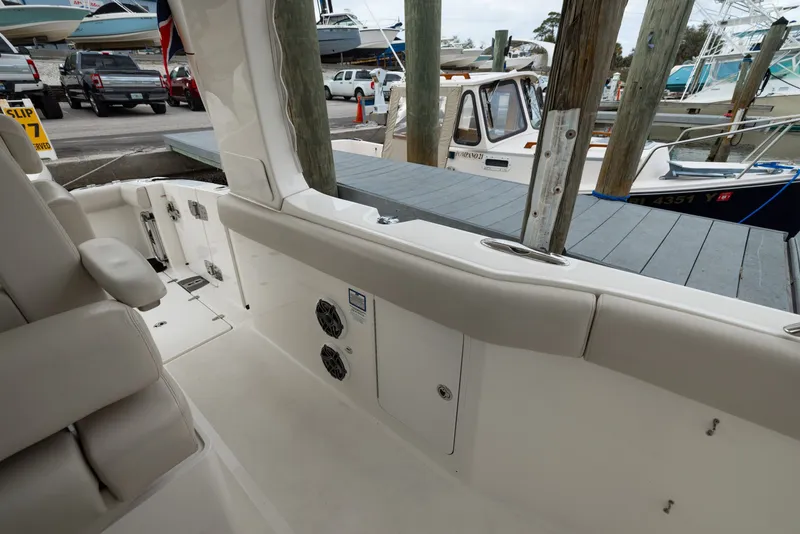 Slide: The Image of Boston Whaler 350 Realm 2023 - 33