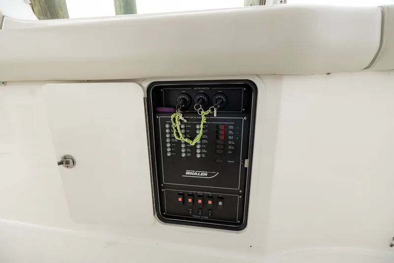 Slide: The Image of Boston Whaler 350 Realm 2023 - 34