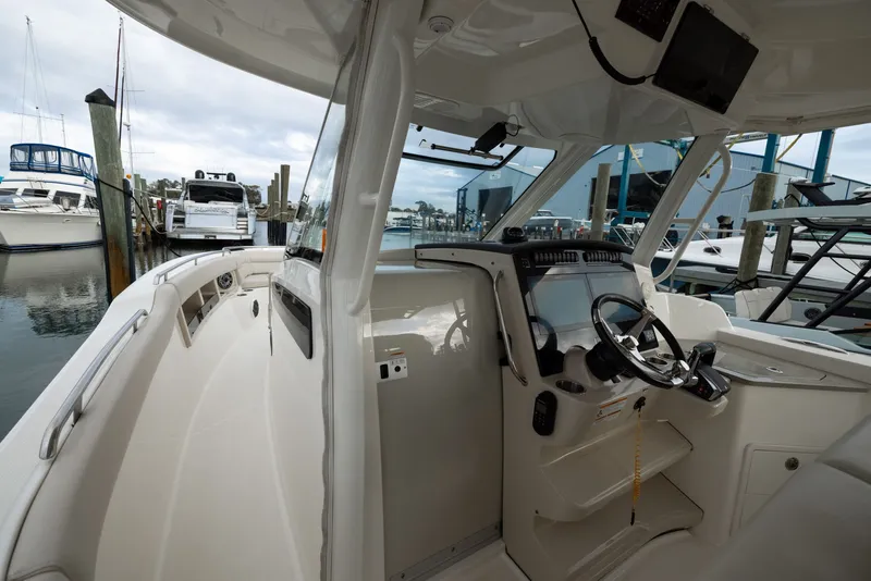 Slide: The Image of Boston Whaler 350 Realm 2023 - 35